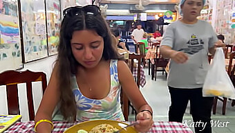 Teen (18+) Katty'S Pussy Flashing And Panty-Free Lunchtime In Public