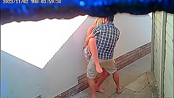 Hausgemachtes Video Zeigt Öffentlichen Sex In Einem Restaurant