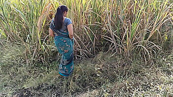 Komal, Eine Wunderschöne Asiatin, Wurde Beim Wasserlassen Auf Einem Feld Erwischt Und Zum Sex In Ein Fremdes Haus Gebracht