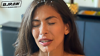 Heather Vahn Yang Mungil Dengan Penuh Gairah Menjilat Pantat Dan Keterampilan Deep Throat Dalam Hd