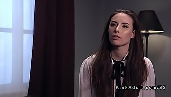 Brunetka Se Podřizuje A Dostává Výprask Před Análním Průnikem