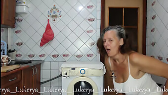 Lukerya与自然美女的早晨咖啡会话