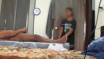 Afslapning Og Nydelse Kombineret I En Massagevideo