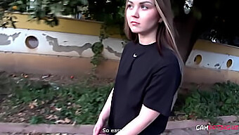 Rus Güzeli Anya, En Iyi Porno Komedisinde Bir Ağaca Sıkışıyor