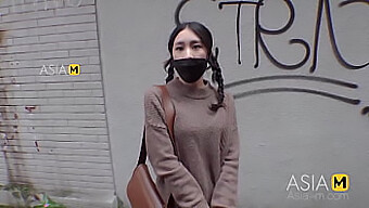 Gadis Asia Berpayudara Besar Tan Ying Ying Mendapat Memeknya Dientot