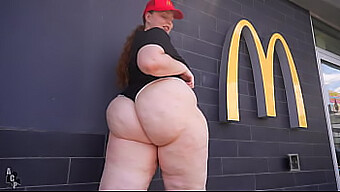 Mia Dior Seduce A Su Nuevo Jefe Para Un Trabajo En Una Tienda De Sexo Después De Ser Despedida De Mcdonald'S